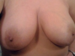 bigtittease:  Big titty submission!