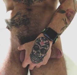 barryelbeardo:  swallowtown:  xxx  Can’t stop looking at this….for the Tattoo ;)