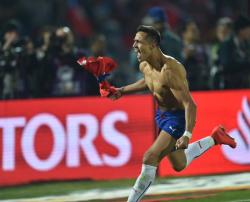 uzziblue:    When you win your first Copa America title EVER …   Congrats, Chile ;) 