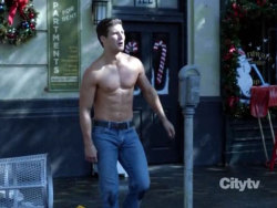 socialitelife:  Parker Young should be shirtless on Suburgatory every week! 