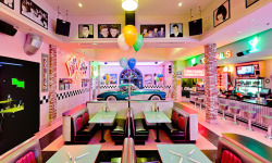 sleazeburger:  Corvette Diner in San Diego