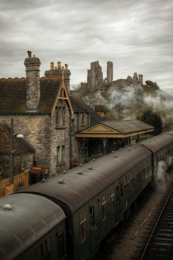 r2&ndash;d2: The Wizard Express by (stocks photography) 