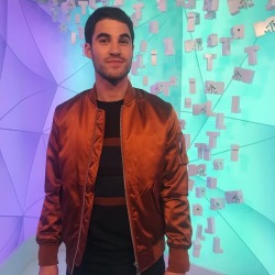 dcriss-archive:tracymeltzer: do yourself a favor and watch the incredibly talented + wonderful @darrencriss in @americancrimestoryfx tonight. SO GOOD! 💜 #darrencriss #acsversace #versace #mtv #trl