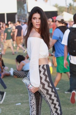 nn2sexy4u:  Kendall Jenner - Coachella. ♥  Don&rsquo;t forget to follow http://nn2sexy4u.tumblr.com/ for non nude cuteness and hotness. ♥