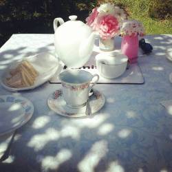 Afternoon, garden tea party. 💐🎀👌 #afternoon #tea #teaparty #garden #gardenteaparty #cheesesandwiches #teapot #cute #instafood #instafoodie #food #foodie #foodieporn #foodporn #foodofinstagram #hightea
