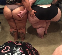 sadie-summers:Come see Goddess Ivy, @bigcutieellie and I live on Streamate in a bit!! Say hello and see all of this ASS, BELLY and, TITTIES JIGGLE!!!! #bbw #ssbbw #pawg #belly