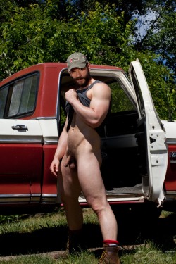 indianatractorboy:  http://indianatractorboy.tumblr.com/  Fuck yeah daddy, out &ldquo;huntin&rdquo; with the boys.