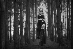 heaven-will-fall:   Model: SilverrrPhoto: Aneta Pawska - Enchanted StoriesDress: AskasuWelcome to Gothic and Amazing | www.gothicandamazing.com  