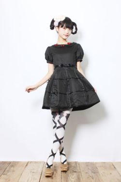dollgirls:  selected looks from syrup tokyo (cute bone, jewel cat, square frill, frill doll) in black 