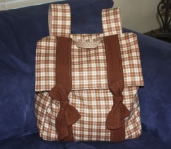 ganbattesewing:  DIY Backpack Tutorial by  Tiny Seamstress Designs for Moda Bake ShopLink: http://www.modabakeshop.com/2010/08/the-backpack.html
