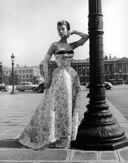 bluevelvetvintageblog:  Stella in stunning satin strapless evening gown by Jacques Fath, photo by Regina Relang, Paris, 1953 img source: www.flickr.com/photos/52899036@N05/6519185999/in/set-72157624614187047/ 