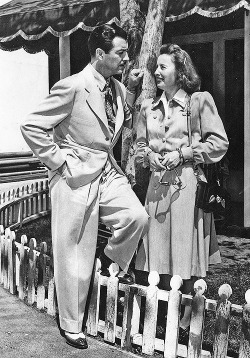 fuckyesoldhollywood:  Barbara Stanwyck and Robert Taylor in front of their home 