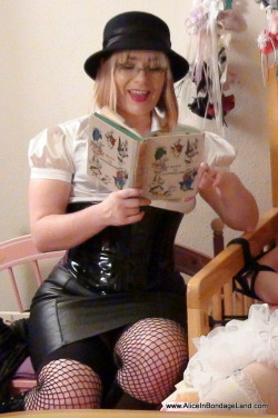 Alice In Wonderland Chapter 2… in bondage!Reading to submissives while they cannot get away is one of my  favorite kinky passtimes. There is more to bondage then just sex (but  that is fun too).