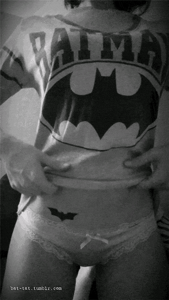 bat-tat:  My first gif for my first fan :D dontaskmewhyididit
