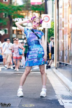 tokyo-fashion:  Japanese pop singer and Kawaii Monster Cafe Monster Girl Asachill on the street in Harajuku wearing a vaporwave dress by HOROSCOPEZ with a Gallerie Tokyo mesh bag, H&amp;M accessories, and platform glitter sandals. Full Look