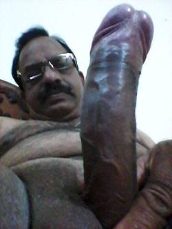 mohammedshanavas:  southasiandaddies:  Indian dad…  This uncle is really hot.. Come to inbox if u see this