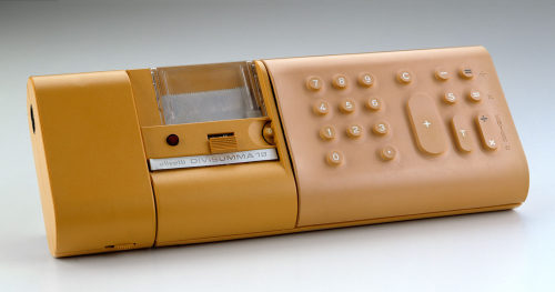 vizreef: Olivetti Divisumma 18  // Portable calculator with printer (1972) Rubber membrane keyboard. Design by  Mario Bellini.