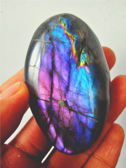 tuaari:  Not my photos, but i saw them and I had to share because this is one of the most beautiful pieces of labradorite I’ve ever seen.  It’s for sale on eBay right now (someone should buy it for me pls (but not really bc it’s too expensive))