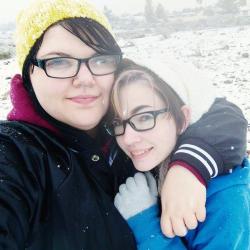 apollo-pop:  SNOW IN THE DESERT! This is the first time I’ve ever seen snow in my hometown and I’m so happy milkrainn and I got to experience it together with our butthole cat! * w*