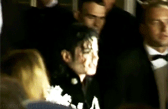 GIF su Michael Jackson. - Pagina 10 Tumblr_niyqe7lJrX1r37ly3o4_250