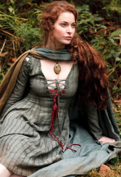 heavenlyredheads:  Esmé Bianco - Ros on Game of Thrones, before she got brutally killed of course.  Best tits and body on the show.