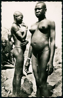 grand-bazaar:  1940 Tchad - Saras Women from Fort Archambault 