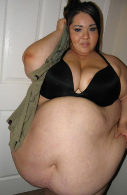 ssbbwhunter:  biggirls1219975:  dinkii set 98  what i wouldnt give to have a woman in my life like her!
