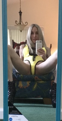 sexxysunshine:  Yellow is definitely my color wouldn’t you agree :)