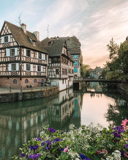 bonjourfrenchwords:Strasbourg, comme une carte postale. Cet été, les français vont sûrement rester en France, et ils ont tant à découvrir ! • Strasbourg, just like a postcard. This summer, French will probably stay in France, and they have