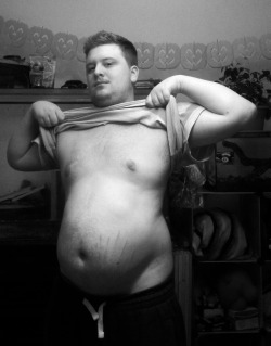 stretchmarkgainer:forgot about tummy tuesday so heres some special tummy wednesday in extra classy b/w lol i feel fatter btw