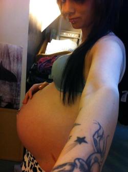 selfshotpreggo:  More beautiful pregnant women for you to enjoy - jack Submissions welcome, for details see main page. 