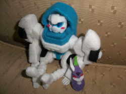shibara:  Here’s the finished Tailgate plushie. I made an eggplant!Cyclonus to go with it, because I ship those characters so hard I can’t even. xD Like I said before, I intend to sell this set of plushies. They’ll be up in my Etsy this Sunday.