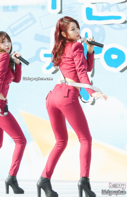 Girl&rsquo;s Day - Sojin. ♥  Braces and booty are they way to my heart missy. ♥