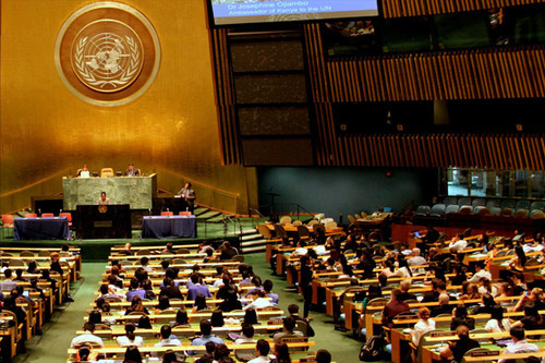 members of the UN sit and discuss