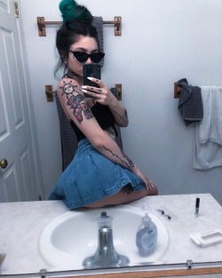 ttlilytaylor:    I just woke up….. I feel like a BUMI got home from 10 days in Hawaii so I’m sleeping the rest of the day lol tomorrow I’m going in Add my public Snapchat to see how EXTRA I’m about to be tomorrow SNAPCHAT | TWXTV