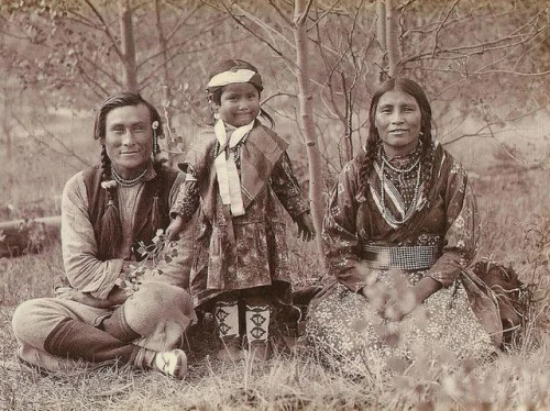 Stoney First Nation Member, Guide Samson Beaver With His Wife Leah And Their Daughter Frances Louise, 1907. (Photo Taken By Mary Schäffer) Nudes &amp; Noises  