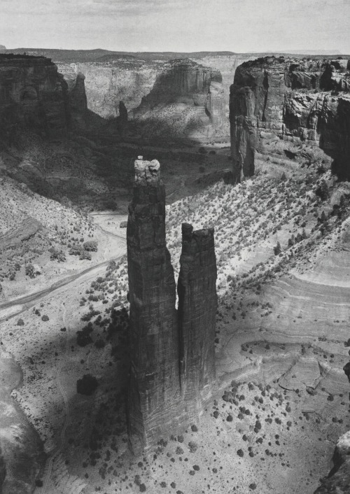 dame-de-pique:   Laura Gilpin - Spider Rock, Canyon de Chelly, Arizona, 1942-1949