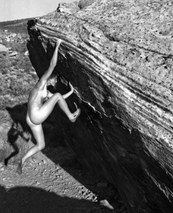 stickybrownbuns:  Nude rock climbing