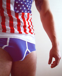 corbinsmoore:  tumblinwithhotties:  To all my followers in the US…HAPPY 4th of JULY!!  Cute boys here http://www.tumblr.com/blog/corbinsmoore 