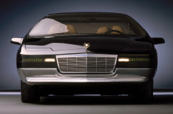 carsthatnevermadeit:  Cadillac Voyage concept 1988, designed by a team lead by Chuck Jordon, the style of the Voyage influenced subsequent Cadillac models, but also other GM large cars including the Buick Roadmaster to the Chevrolet Caprice of the 1990s.