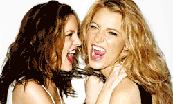 gossipgirlmemoirs:  Best friends Blair and Serena xoxo gossip girl 