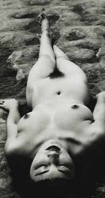 vivipiuomeno:  MINAYOSHI TAKADA - Nude lying on sand, 1948