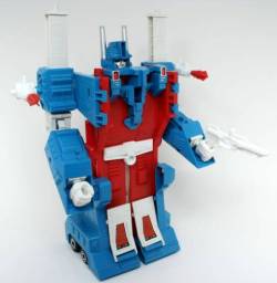 aeonmagnus:  Transformers G1 Ultra Magnus.