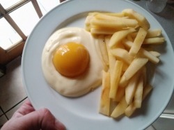 omgtsn:laughingsquid:A Healthy Breakfast of Yogurt, Peach, and Apple Disguised as an Egg and Friesdo this to me and i will kill you