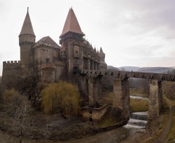 arigat0u:   Hunyad Castle, Romania  