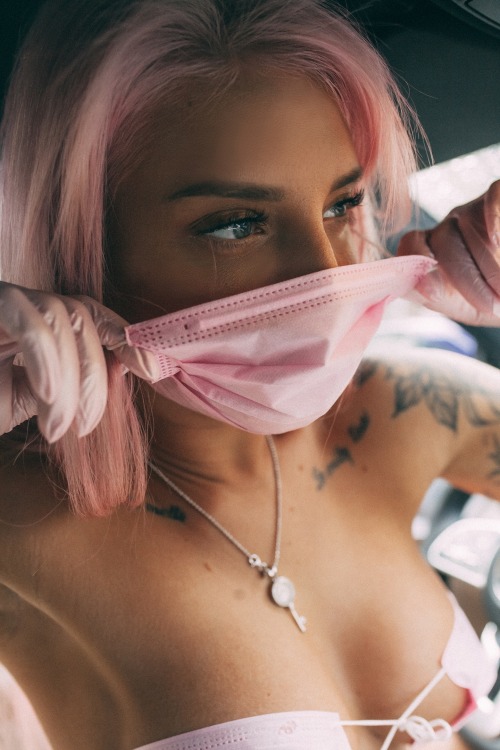 fetish-dom:  arnold-ziffel:  Julia made safe driving better than it had a right to be…PinkJulia Abrams by Roma Roma   The best thing about the Rona is that it’s great for those of us with mask fetishes hahaha