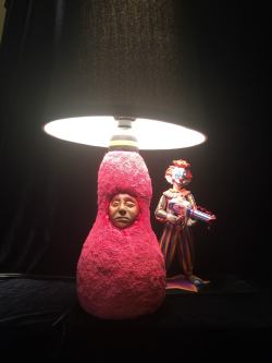 horroroftruant:  Check out this frighteningly awesome Killer Klowns From Outer Space lamp from Homemade Horror!  Gabe LaPeer is a sculptor/ graphic designer/ illustrator with a love of “Genre” films. Homemade Horror is a place to showcase some of
