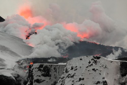 rorschachx:  Lava flows from a fissure on Fimmvörðuháls, turning snow into steam - Iceland | image by Henrik Thorburn 