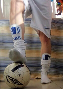 malesockslegs:  luvsoxs:  absolutely loving the footies!  yeah!  socks and soccer