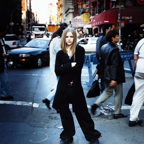 userethereal:“20 years later! This was another magical moment for me returning to the exact location of where I shot my debut album cover “Let Go” yesterday in New York City right before we played Madison Square Garden! Happy 20th anniversary “Let